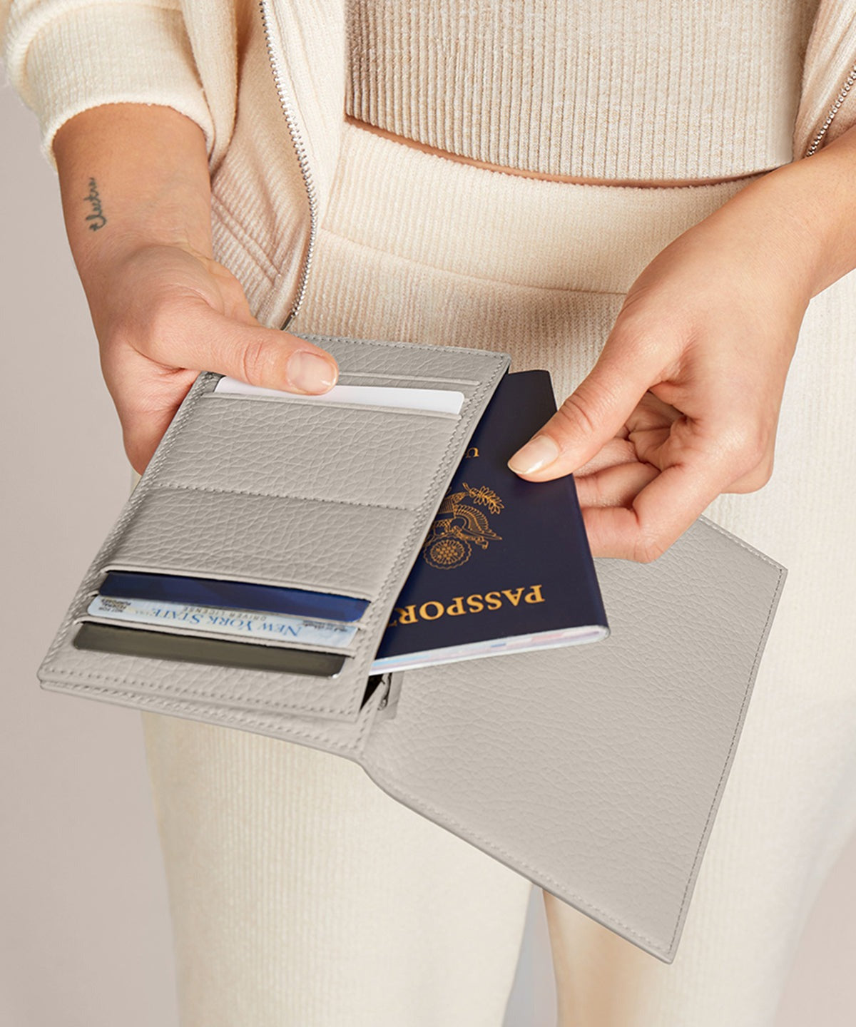 Accordion Travel Wallet in Bone