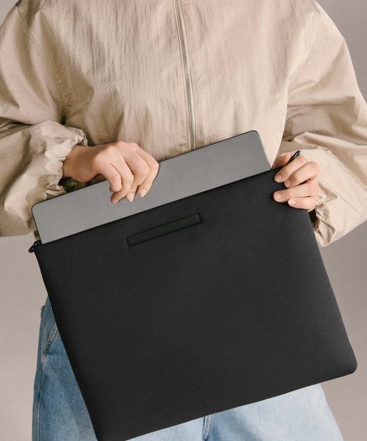 Reid Computer Sling in Onyx, 16-inch